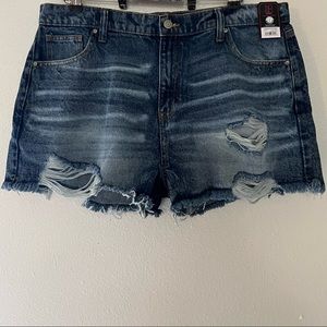 No Boundaries- high-rise size 17, distressed denim  shorts, new w/tags